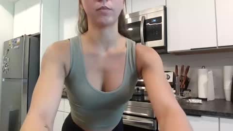 Snapshot of ariicutekitty chatting on September 21, 1:35 pm airskiii online show from September 21, 1:35 pm