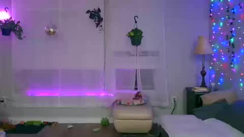 Snapshot of ariicutekitty chatting on October 10, 2:10 am airskiii online show from October 10, 2:10 am