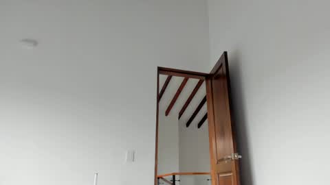 Ari online show from April 16, 1:45 pm