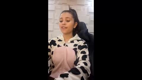 arisha_lee2 online show from January 14, 5:46 am