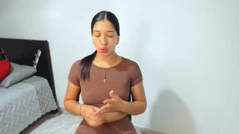 Snapshot of aristena_01 chatting on November 25, 11:05 pm aristena_01 online show from November 25, 11:05 pm