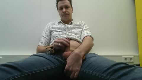 Snapshot of arjen87 chatting on February 14, 4:09 pm arjen87 online show from February 14, 4:09 pm