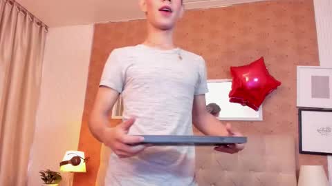 Snapshot of arlequiin_ chatting on February 19, 8:27 pm Arlequin online show from February 19, 8:27 pm