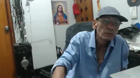 armaduradeacero online show from December 1, 7:35 am