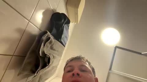 armyskater32 online show from June 3, 4:15 am