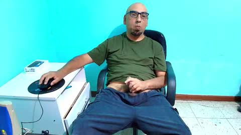 arnelux72 online show from November 25, 5:51 am