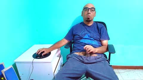 arnelux72 online show from March 16, 5:24 am