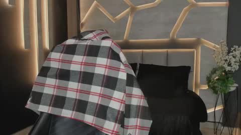 Arohom Lester online show from November 9, 10:46 am