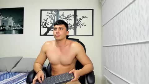 Snapshot of aron647 chatting on February 4, 7:40 am Aron-lake fit online show from February 4, 7:40 am