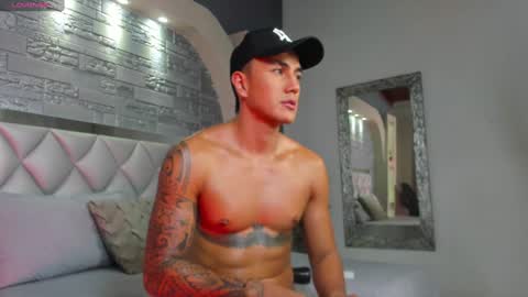 Snapshot of aron_bolt chatting on December 27, 4:43 pm ARON BOLT online show from December 27, 4:43 pm