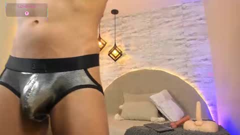 ARON BOLT online show from March 10, 3:33 am