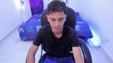 Aaron online show from October 23, 8:07 pm