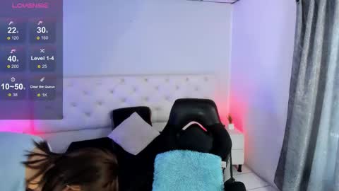 Aron cruz  online show from October 22, 1:22 pm