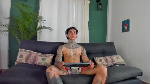 Snapshot of aron_ford chatting on April 26, 8:06 pm Aron ford online show from April 26, 8:06 pm