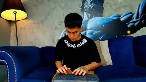 Snapshot of aron_pulse chatting on February 9, 1:15 pm aron_pulse online show from February 9, 1:15 pm