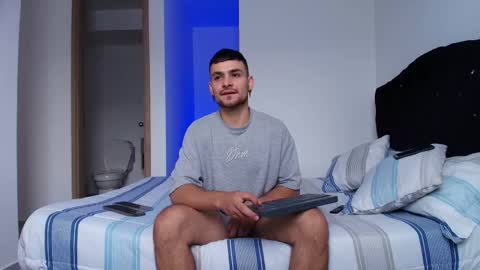 Snapshot of aron_santoro1 chatting on November 27, 2:08 pm Aron Santoro online show from November 27, 2:08 pm