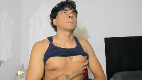 aron_strong0 online show from September 17, 3:19 am