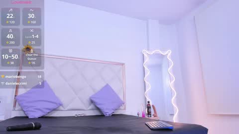 Snapshot of aron_tay chatting on December 13, 7:15 am  your aron  online show from December 13, 7:15 am