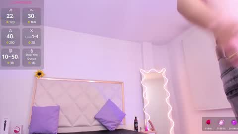 Snapshot of aron_tay chatting on December 23, 3:29 am  your aron  online show from December 23, 3:29 am