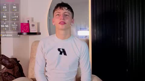 Snapshot of aron_tay chatting on October 30, 3:08 am  your aron  online show from October 30, 3:08 am