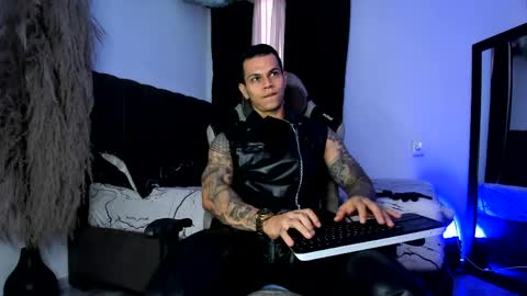 Snapshot of arondark chatting on May 29, 8:29 pm DarkMaster online show from May 29, 8:29 pm