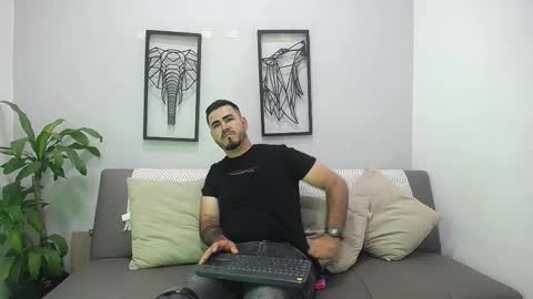 aronhilton online show from January 13, 7:41 pm