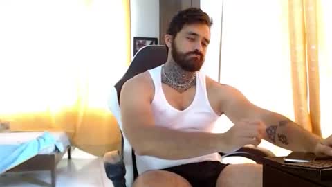 aronmiller online show from November 24, 4:18 pm