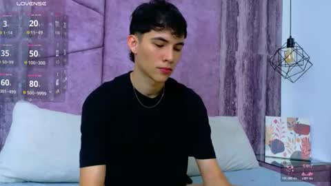 Snapshot of arontawers chatting on April 24, 7:27 pm Arontawers online show from April 24, 7:27 pm