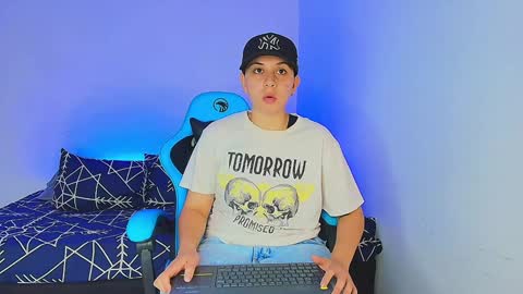 Snapshot of arontroy_wi chatting on January 9, 10:09 pm noah and ivy online show from January 9, 10:09 pm