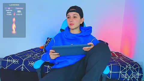 Snapshot of arontroy_wi chatting on February 2, 6:10 pm noah and ivy online show from February 2, 6:10 pm