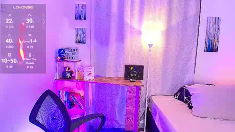 Snapshot of arontroy_wi chatting on October 22, 10:37 am noah and ivy online show from October 22, 10:37 am