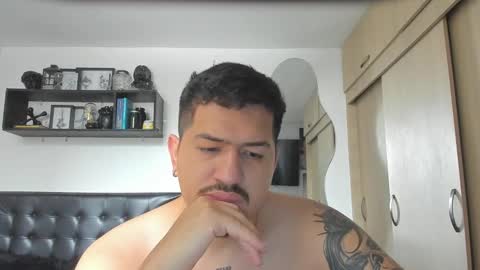 ARON  Independent model  online show from December 20, 8:05 pm