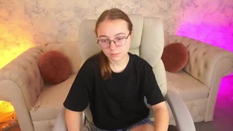 arrinawair online show from November 4, 8:35 am