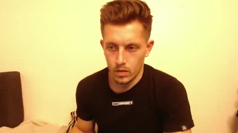 Snapshot of arromwilliam90 chatting on December 7, 8:16 pm arromwilliam90 online show from December 7, 8:16 pm