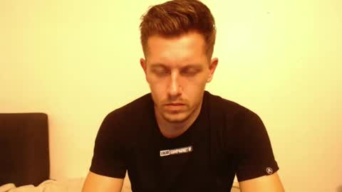 Snapshot of arromwilliam90 chatting on December 8, 9:24 am arromwilliam90 online show from December 8, 9:24 am