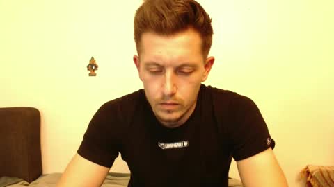 Snapshot of arromwilliam90 chatting on February 14, 1:18 pm arromwilliam90 online show from February 14, 1:18 pm