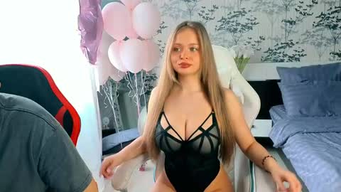 art_cam_ online show from April 17, 8:17 am