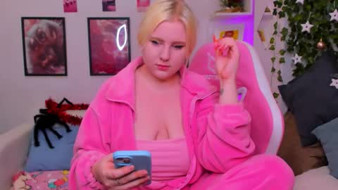 art_lovee_ online show from December 20, 1:12 am