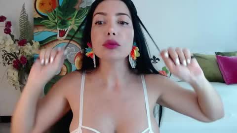 Snapshot of art_soul chatting on May 1, 10:58 pm art_soul online show from May 1, 10:58 pm