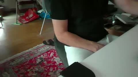 Snapshot of artesian99 chatting on November 12, 8:04 am artesian99 online show from November 12, 8:04 am