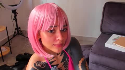 Linda  independent model artgeea online show from September 29, 4:12 pm