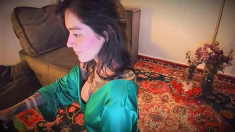 Linda  independent model artgeea online show from December 1, 2:05 am