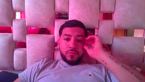 Snapshot of arthur1718 chatting on January 18, 9:07 pm arthur1718 online show from January 18, 9:07 pm