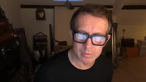 artisterotic online show from December 22, 8:55 am