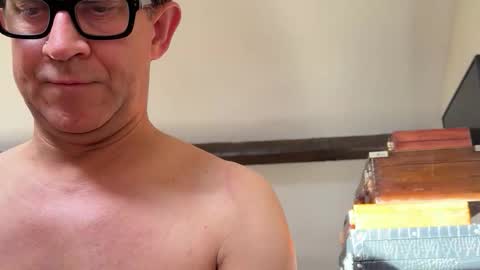 artisterotic online show from April 14, 8:31 am