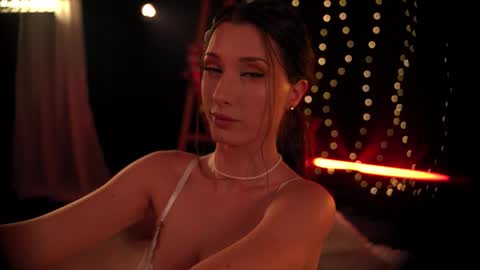 Snapshot of artmarlene chatting on December 19, 2:07 am Marlene online show from December 19, 2:07 am