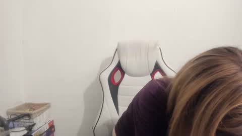 Snapshot of artsyandcraftsy_ chatting on October 13, 7:14 pm MIA online show from October 13, 7:14 pm