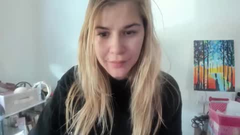 Snapshot of artsyandcraftsy_ chatting on November 10, 11:42 am MIA online show from November 10, 11:42 am