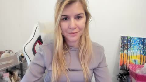 Snapshot of artsyandcraftsy_ chatting on November 15, 11:29 am MIA online show from November 15, 11:29 am