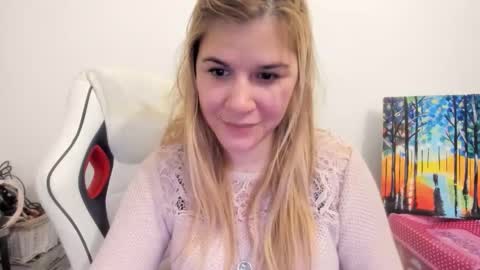 Snapshot of artsyandcraftsy_ chatting on November 19, 7:25 pm MIA online show from November 19, 7:25 pm